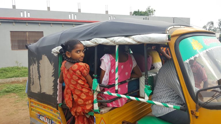 pomoc dla dzieci w indiach